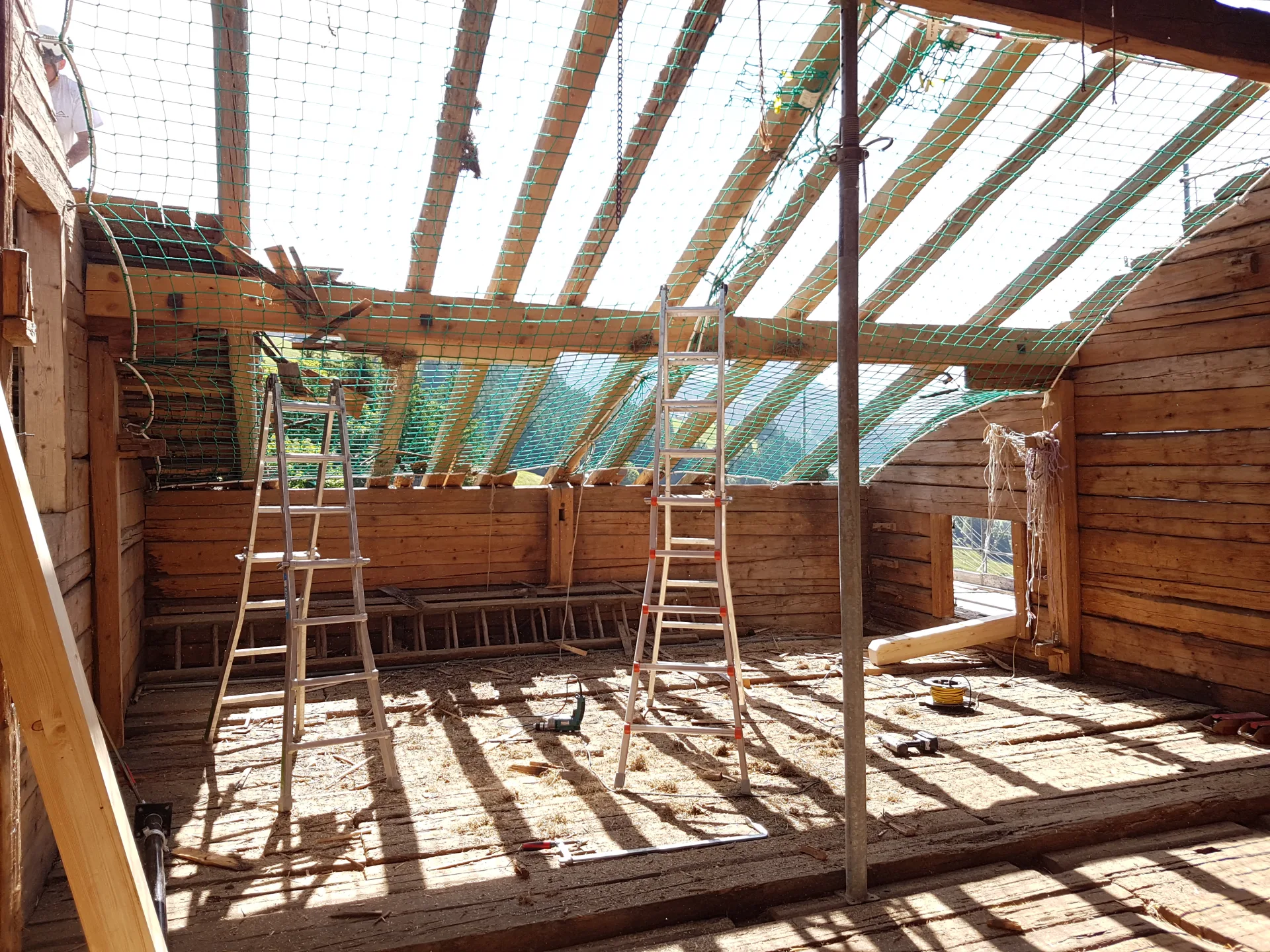 Renovation Fuxenstalldach: Die Ostseite wurde komplett erneuert.